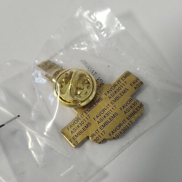 New Hampshire Souvenir Pin Simple State Shaped Lapel Style - Picture 2 of 3